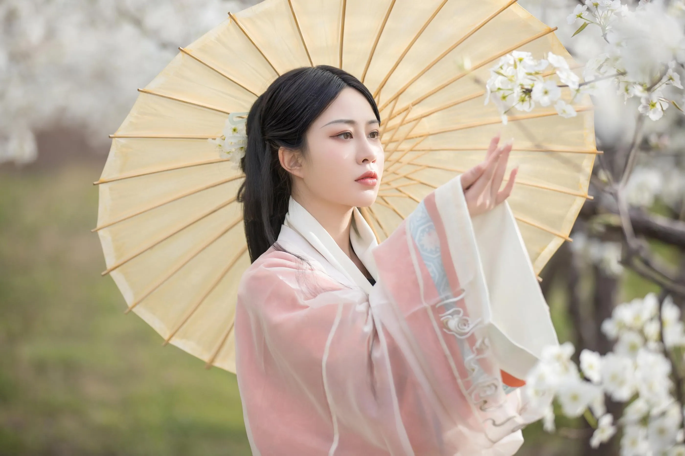 [艺图语] 2022.06.01 香寒未逐风 鹿哥 [24P]插图1